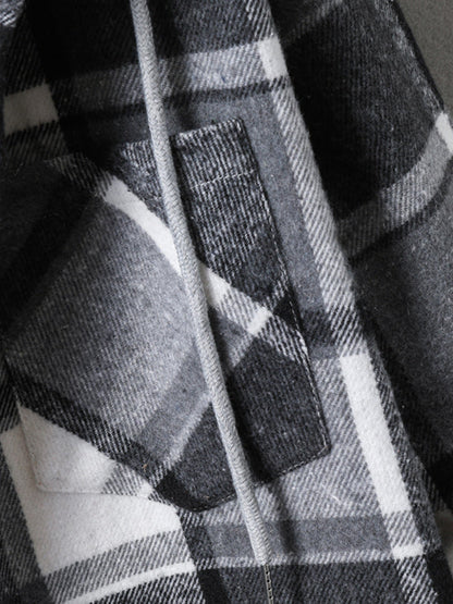 Men's quilted fleece vest with plaid pattern and hood with drawstring