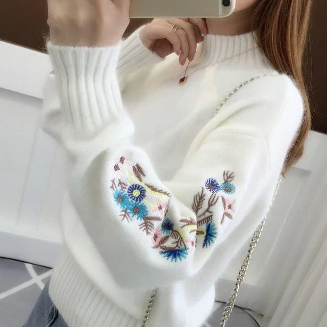 Thick cashmere knit sweater with floral embroidery