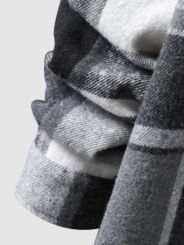 Men's quilted fleece vest with plaid pattern and hood with drawstring