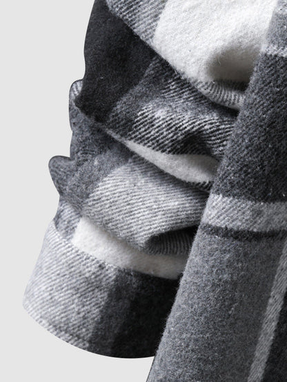 Men's quilted fleece vest with plaid pattern and hood with drawstring