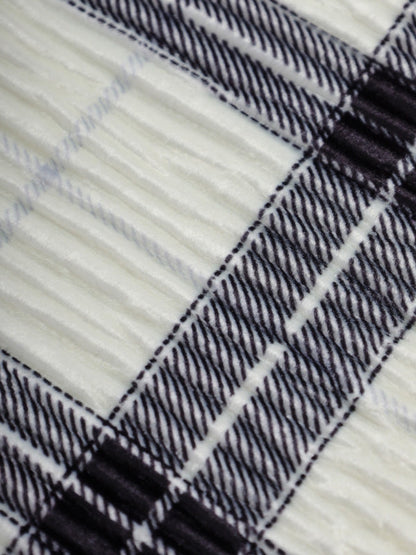 Men's long-sleeve shirt with pleats, plaid fleece fabric for a comfortable and stylish look