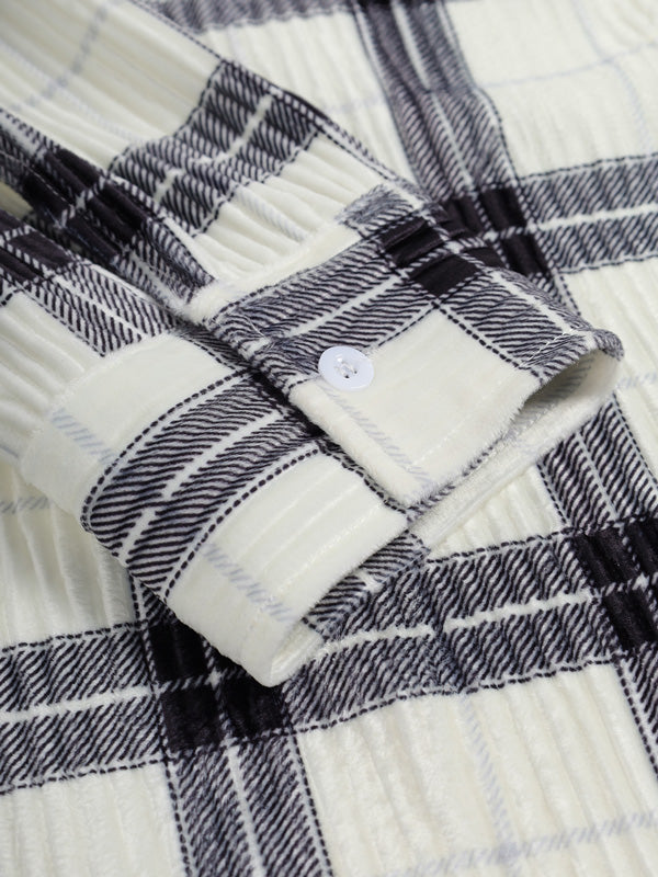 Men's long-sleeve shirt with pleats, plaid fleece fabric for a comfortable and stylish look