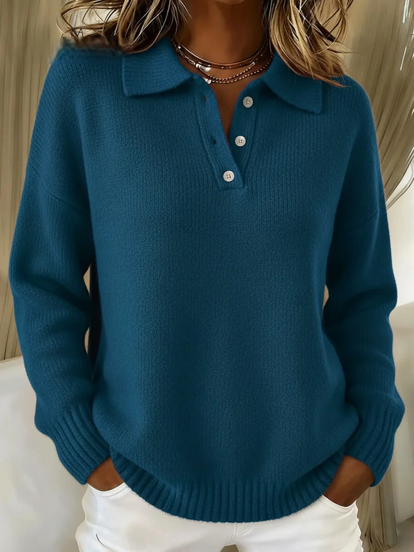 Women's Classic solid-colour turtleneck sweater with button closure